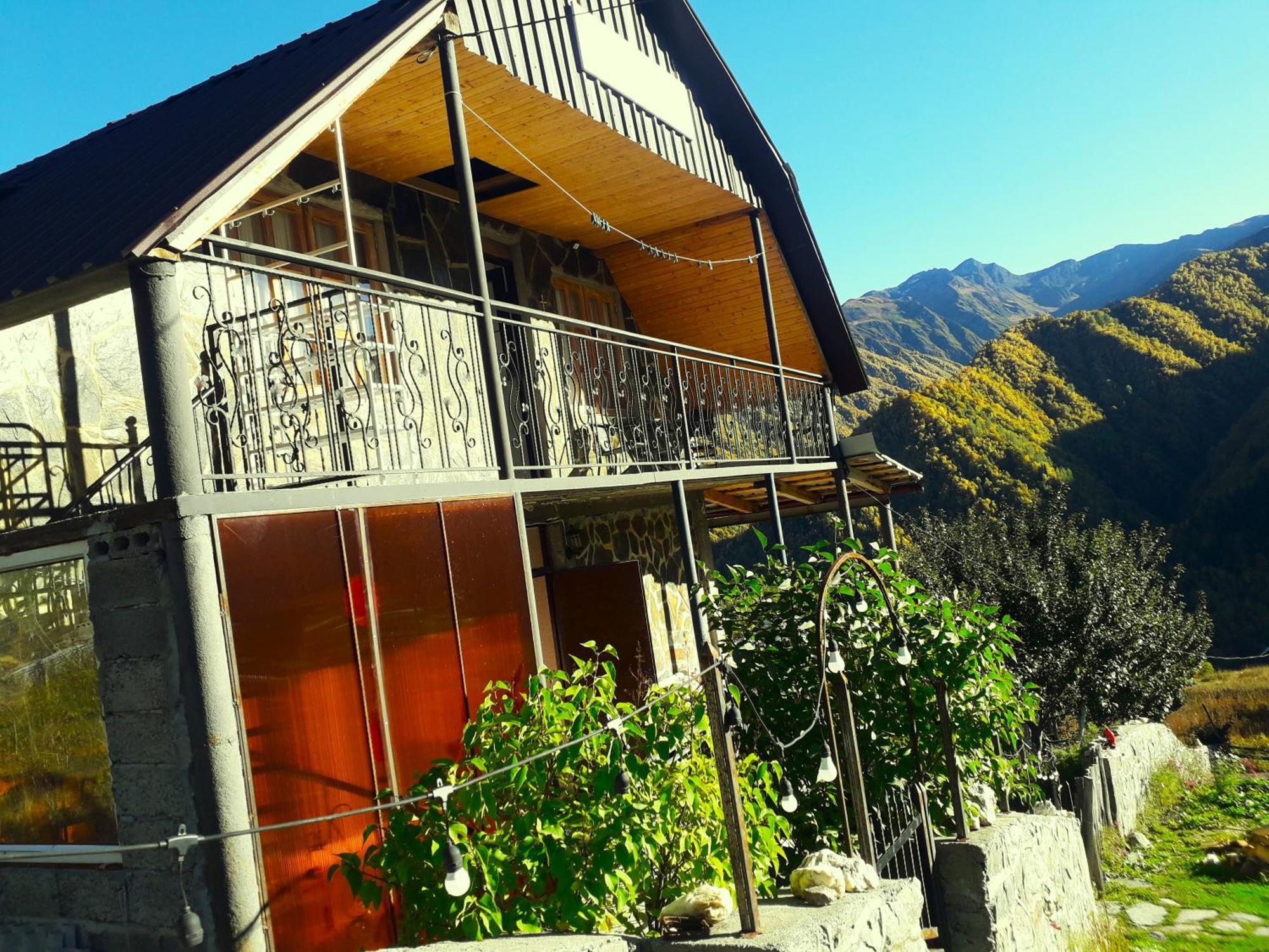 Betegi Guest House Mestia Ngoại thất bức ảnh