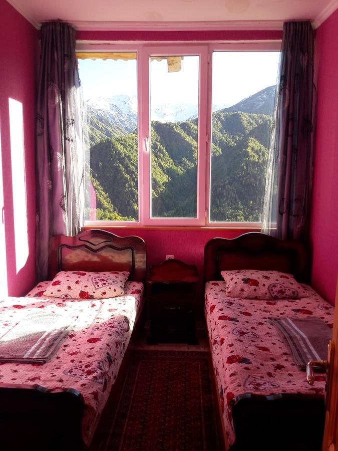 Betegi Guest House Mestia Ngoại thất bức ảnh